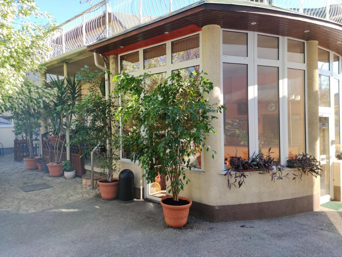 Hotel Oswaldo Budapest Exterior foto